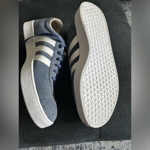 Mens’s size 9 adidas suede sneakers.